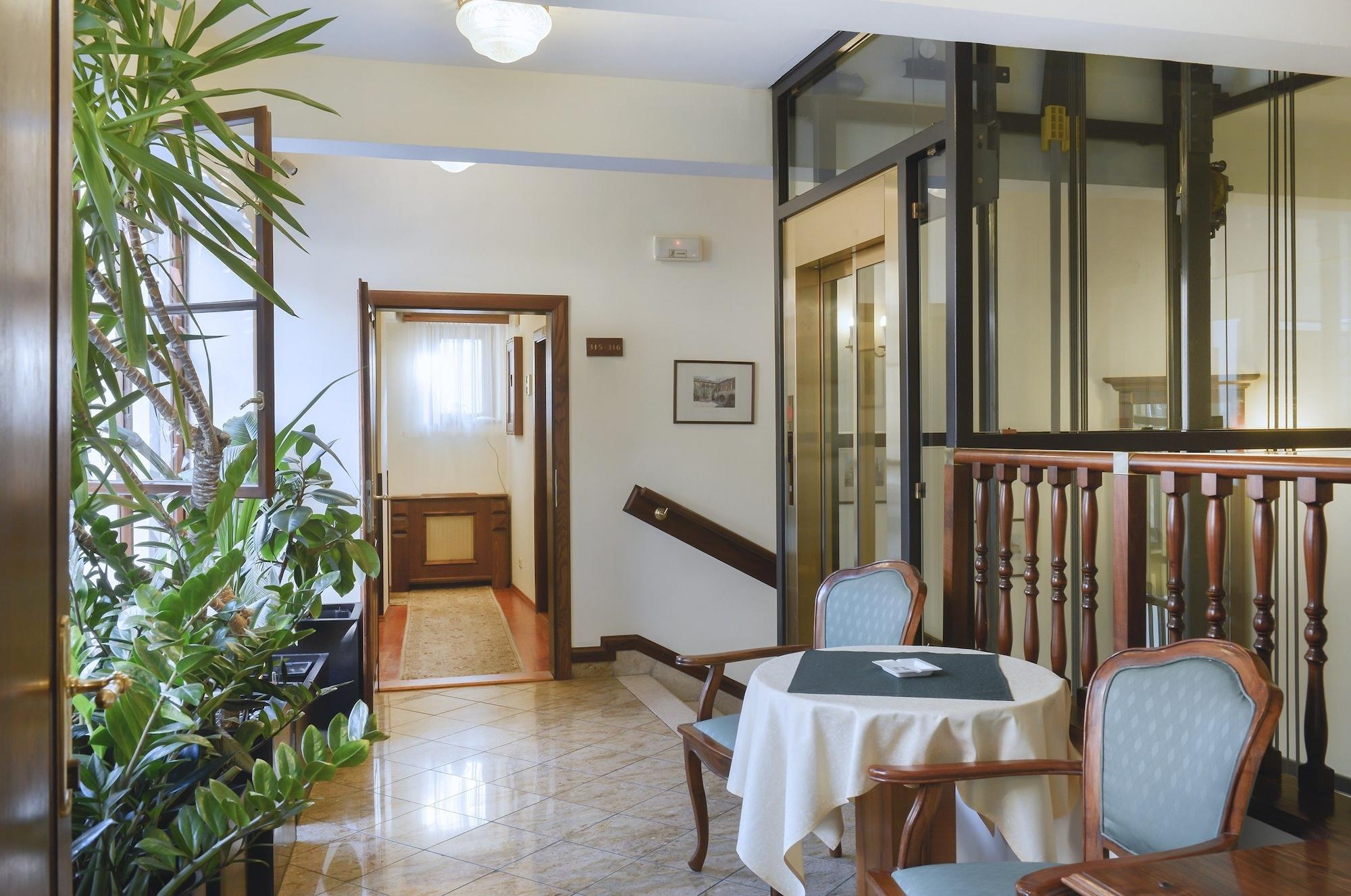 แกรนด์ โฮเทล ปราฮา Hotel ปราก ภายนอก รูปภาพ